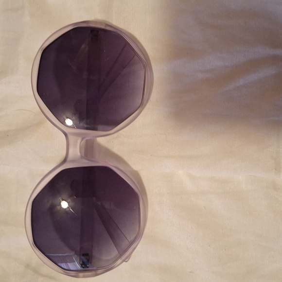 4 pack of various purple sunglasses - Picture 5 of 7